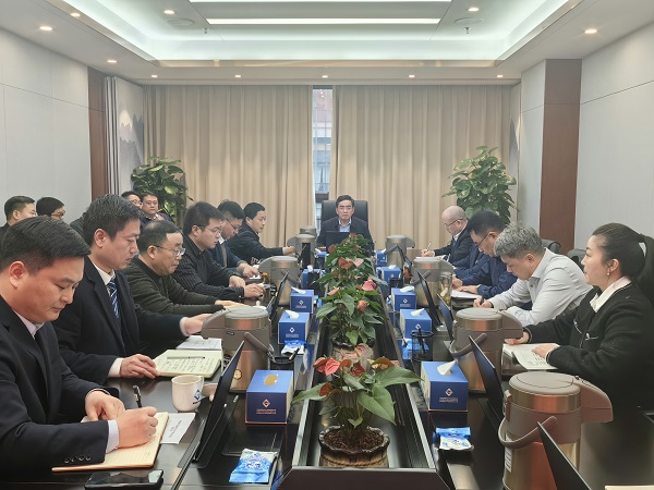 王思軍在省城市更新等三家公司重點(diǎn)工作推進(jìn)會上強(qiáng)調(diào)要以新作風(fēng)、新?lián)?dāng)，實(shí)現(xiàn)新發(fā)展